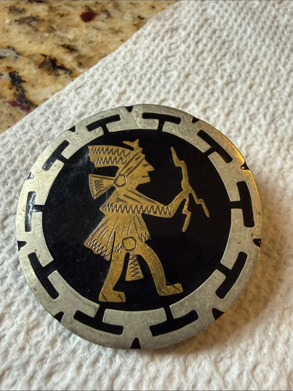 Men's Round Tribal-Inspired Metal Belt Buckle - Black & Gold